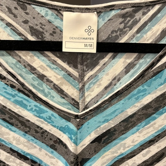 Women’s size medium Denver Hayes top - Picture 3 of 3